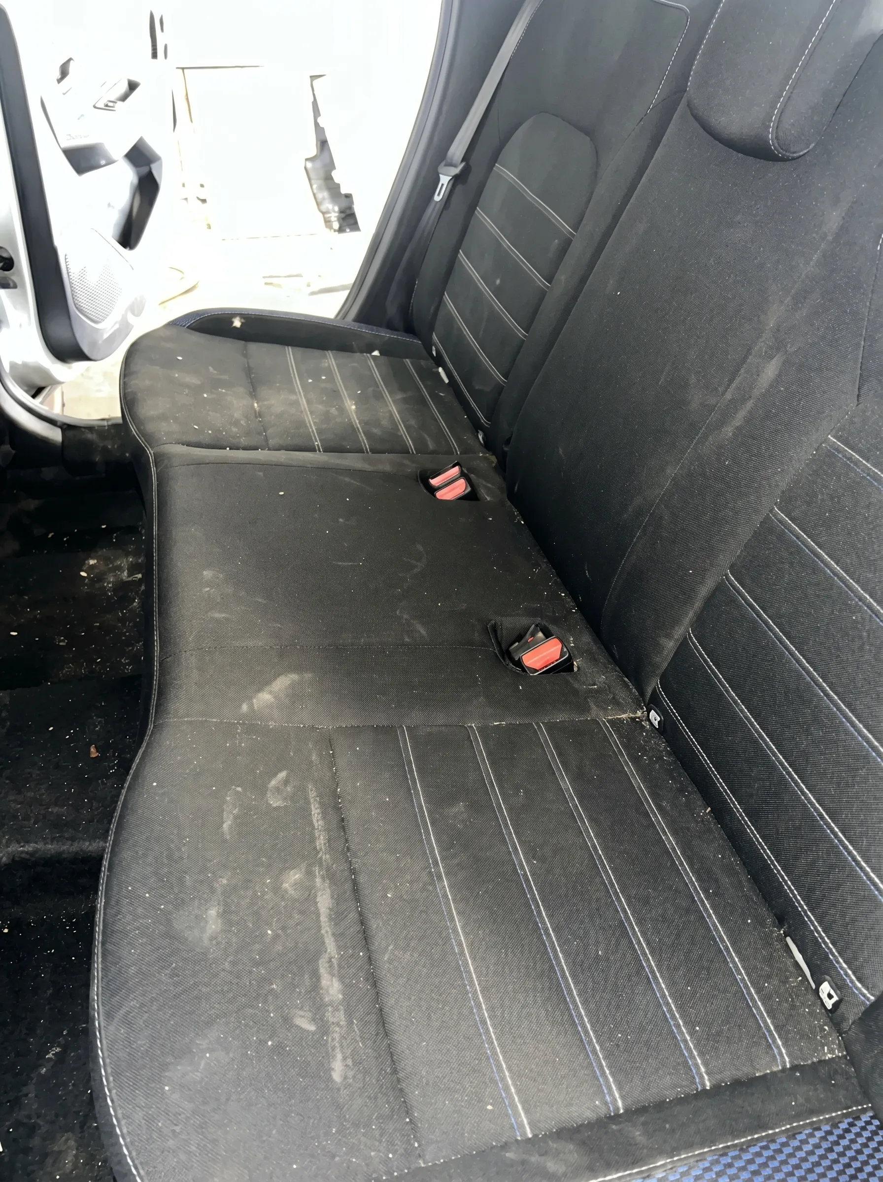 Dacia Duster — banchetă textilă — ÎNAINTE