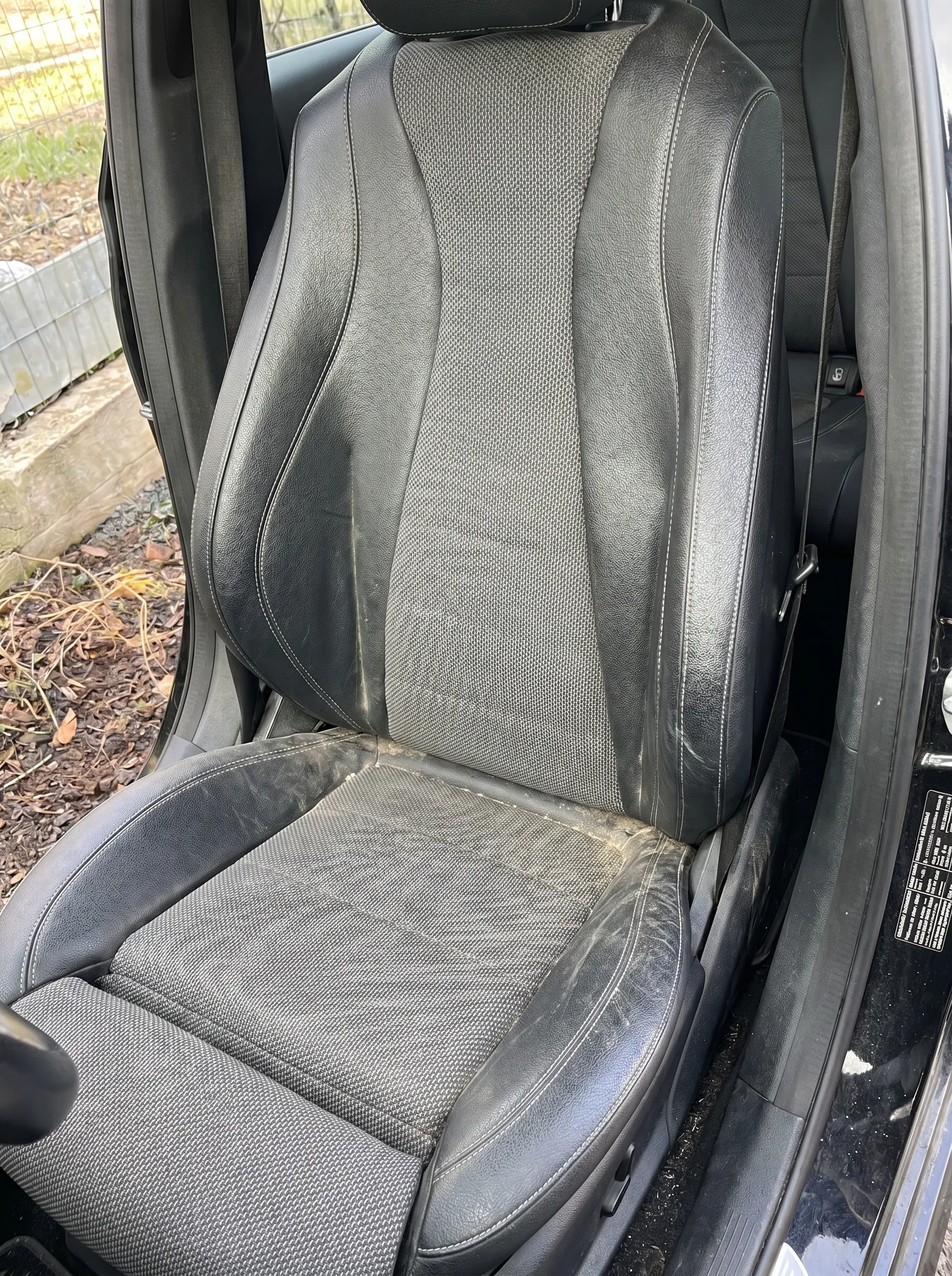 Mercedes E-Class — scaune piele & textil — ÎNAINTE